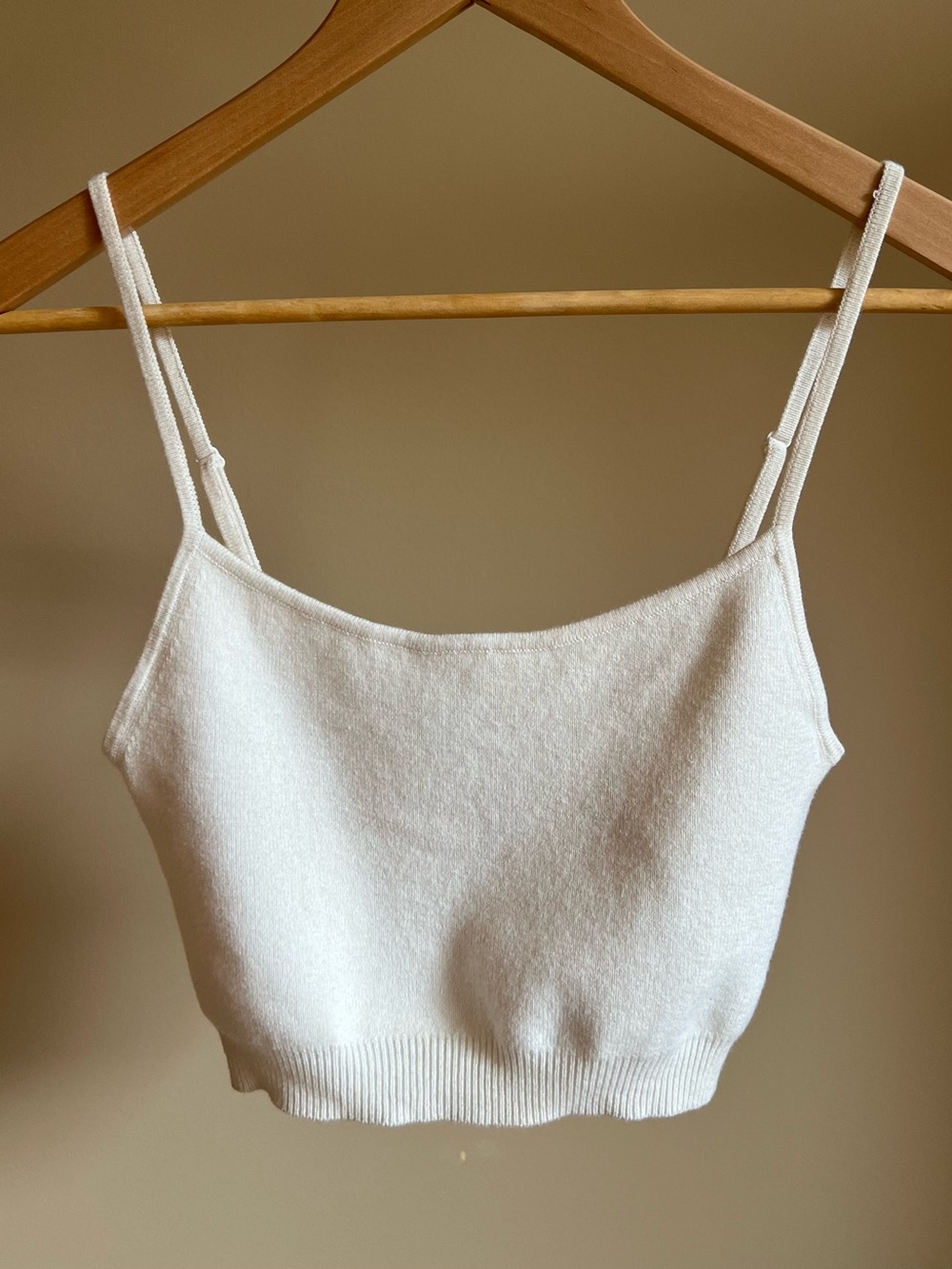 Babaton Aritzia Cream Cami Cropped Tank Top in Merino - Picture 4 of 8